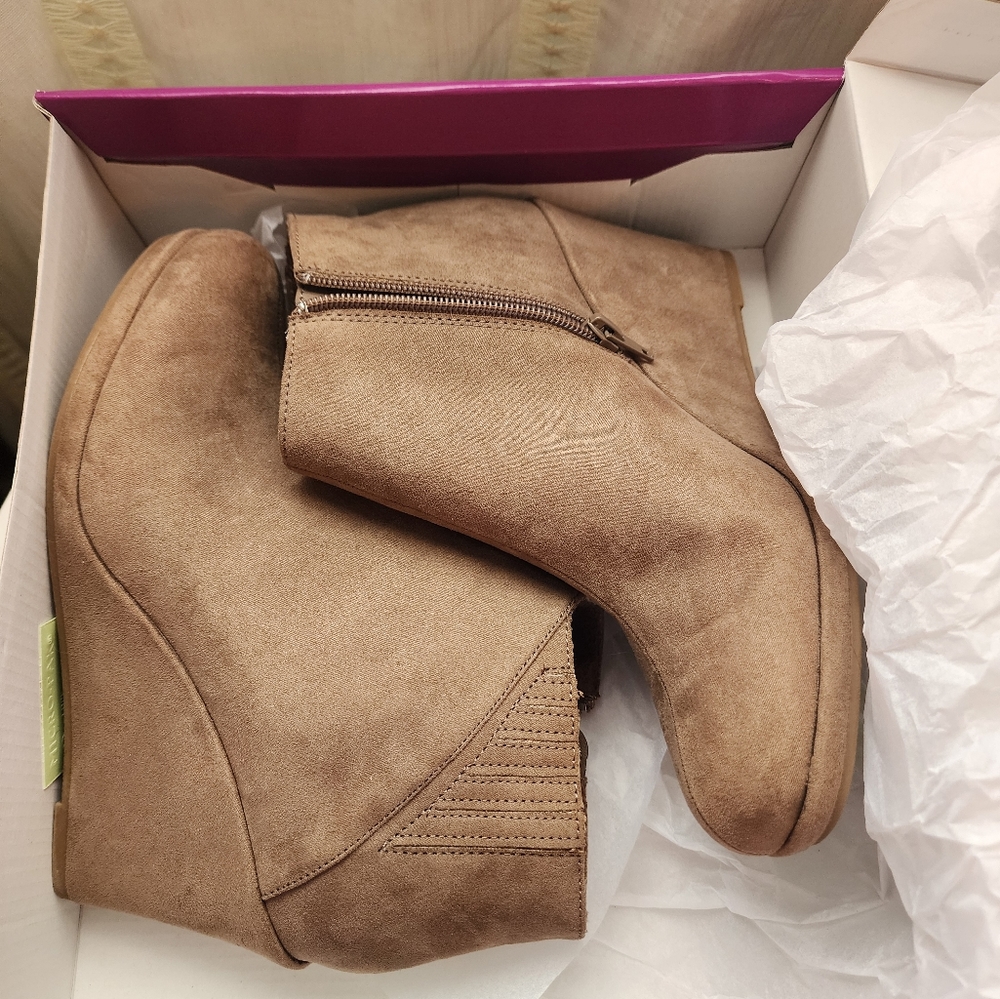 Rampage Brown Suede Wedge Booties